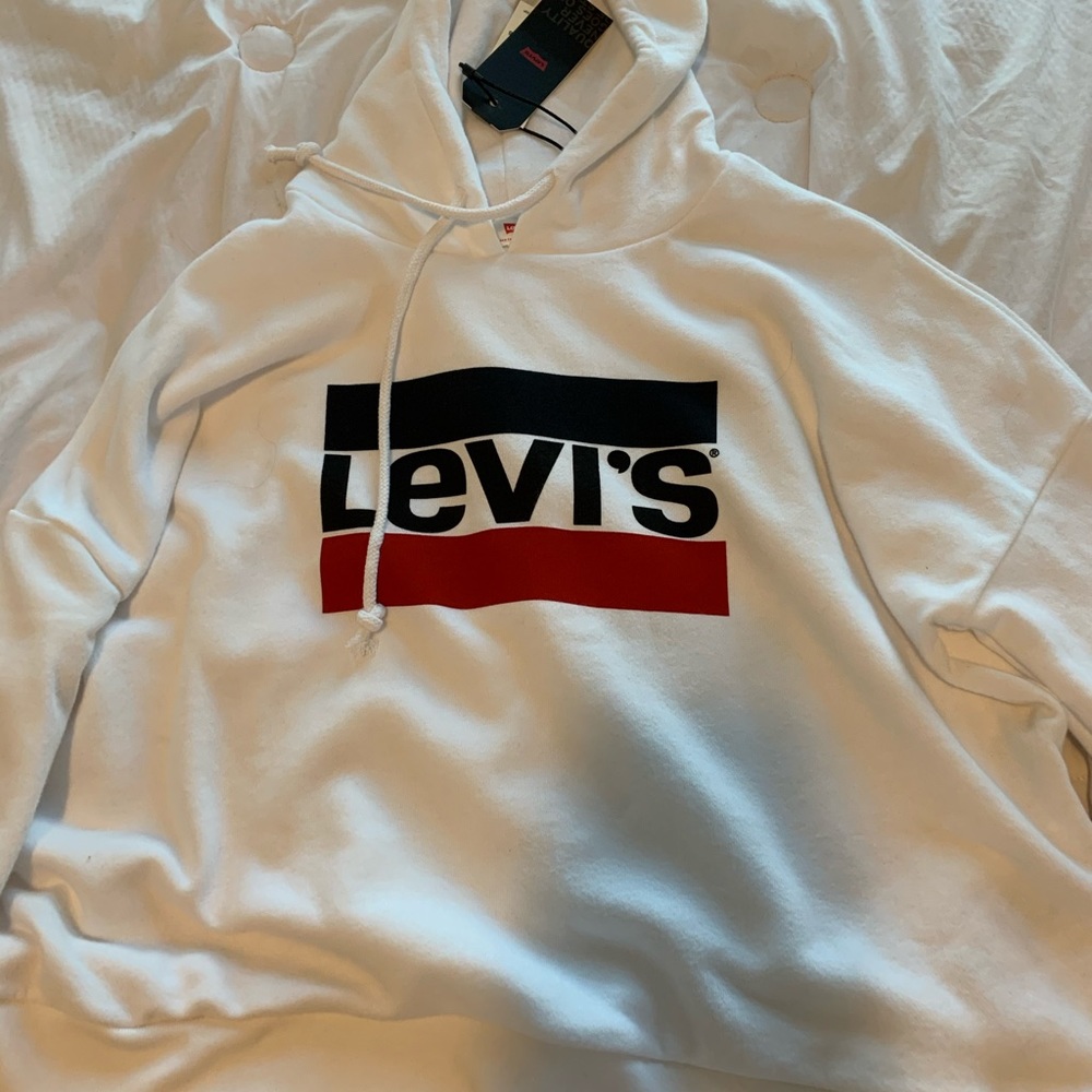 levi’s sweatshirt